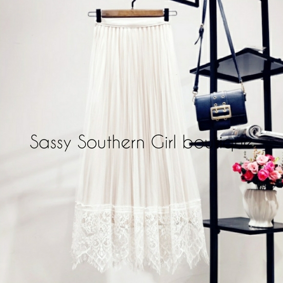 🆕⭐ Country boho White lace skirt - Picture 2 of 8